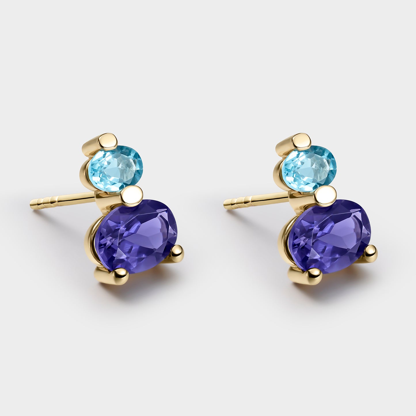 PENDIENTES DE ORO AMARILLO DE 18KTS CON 2 TOPACIOS SWISS OVALES DE 4X3MM Y 2 IOLITAS OVALES DE 7X5MM