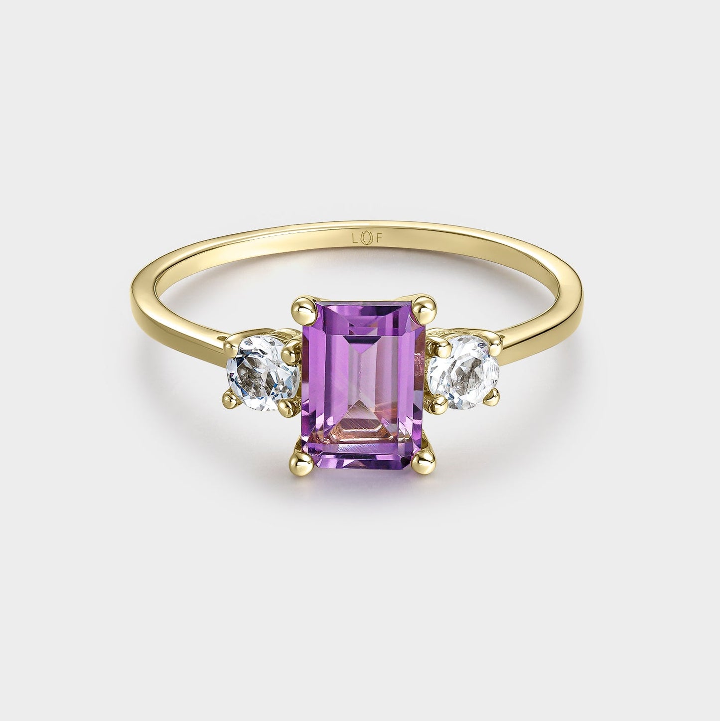 Anillo trilogía amatista octogonal 7*5 y amatistas verde 3mm con circonitas
en oro de 18 quilates.