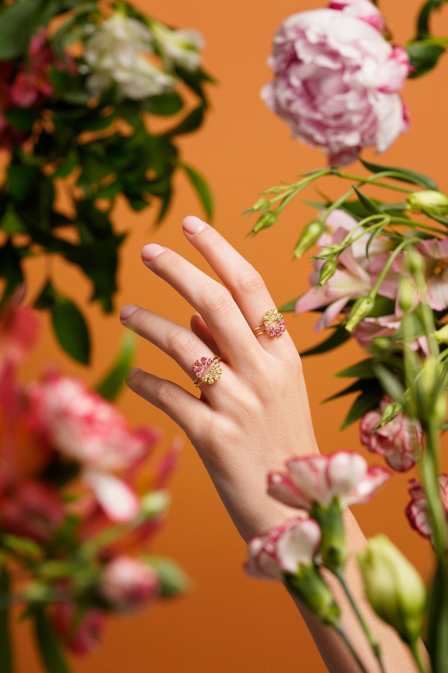 Anillo Abanico de Oro Amarillo 18K con Topacios Rosas - Blossoms