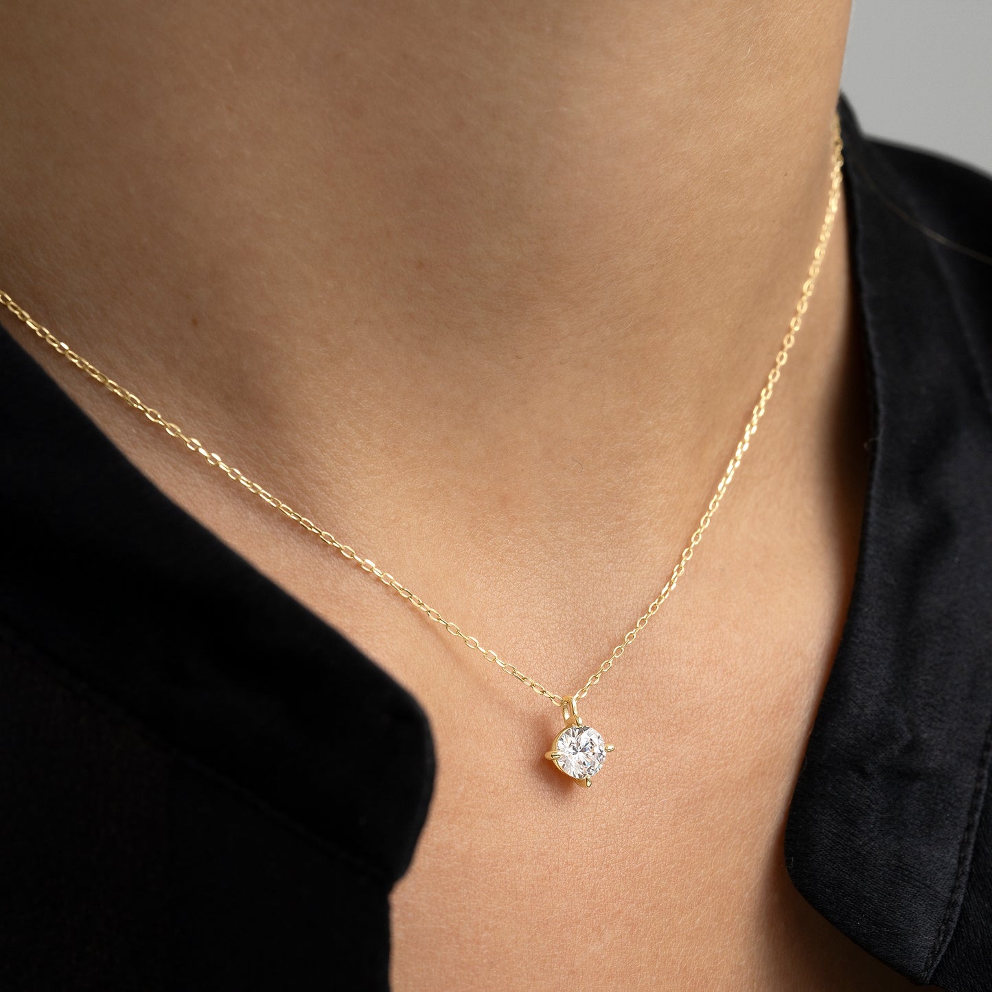 COLLAR ORO AMARILLO 18K Y DIAMANTE 0,50 CTS