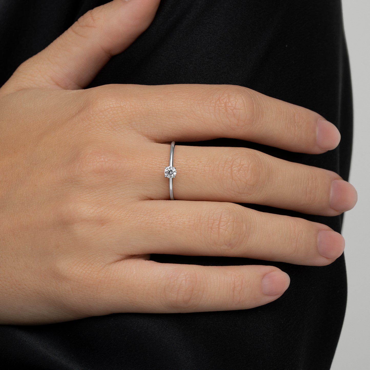 ANILLO SOLITARIO ORO BLANCO 18K Y DIAMANTE 0,10 CTS