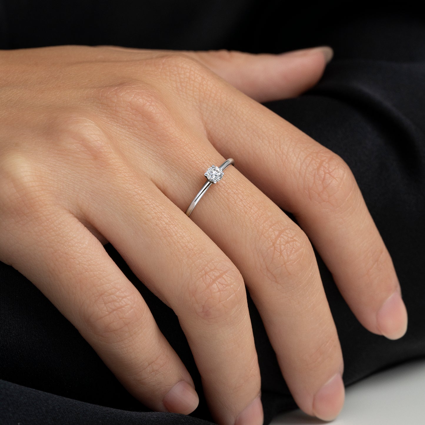 ANILLO SOLITARIO ORO BLANCO 18K Y DIAMANTE 0,10 CTS