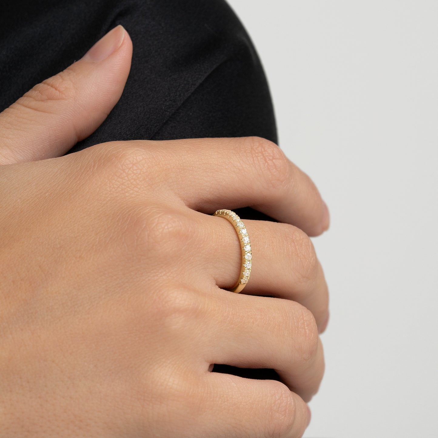 MEDIA ALIANZA ORO AMARILLO 18K Y 13 DIAMANTES 0,325 CTS