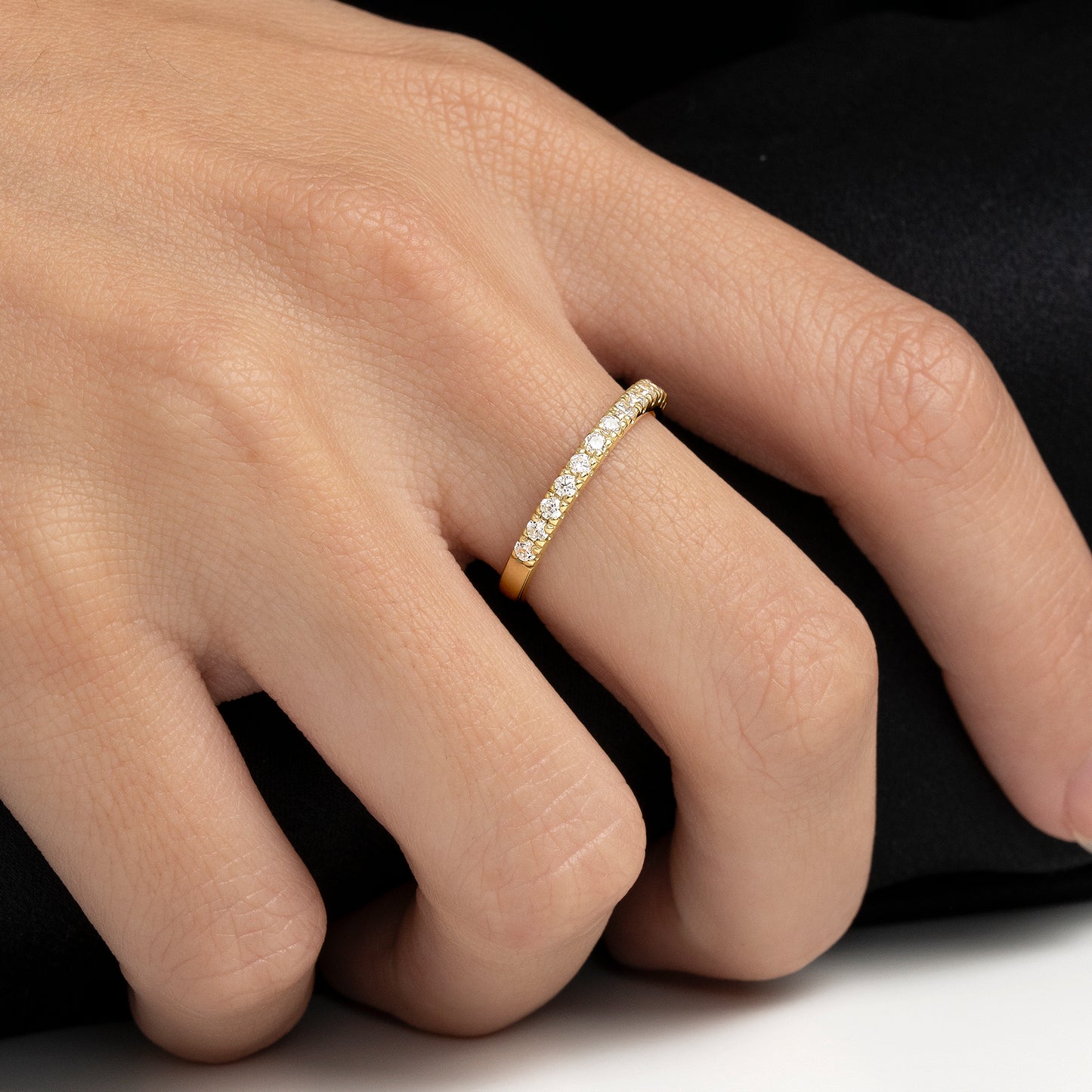 MEDIA ALIANZA ORO AMARILLO 18K Y 13 DIAMANTES 0,325 CTS