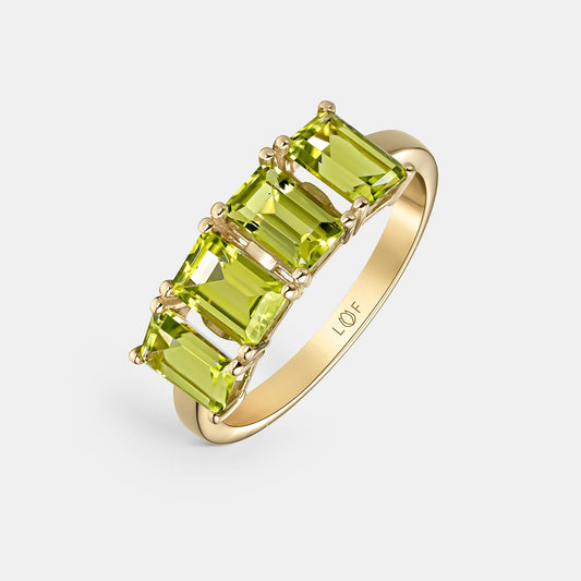 ANILLO DE ORO AMARILLODE 18 KTS CON 4 PERIDOTOS OCTOGONALES FINOS DE 6X4MM