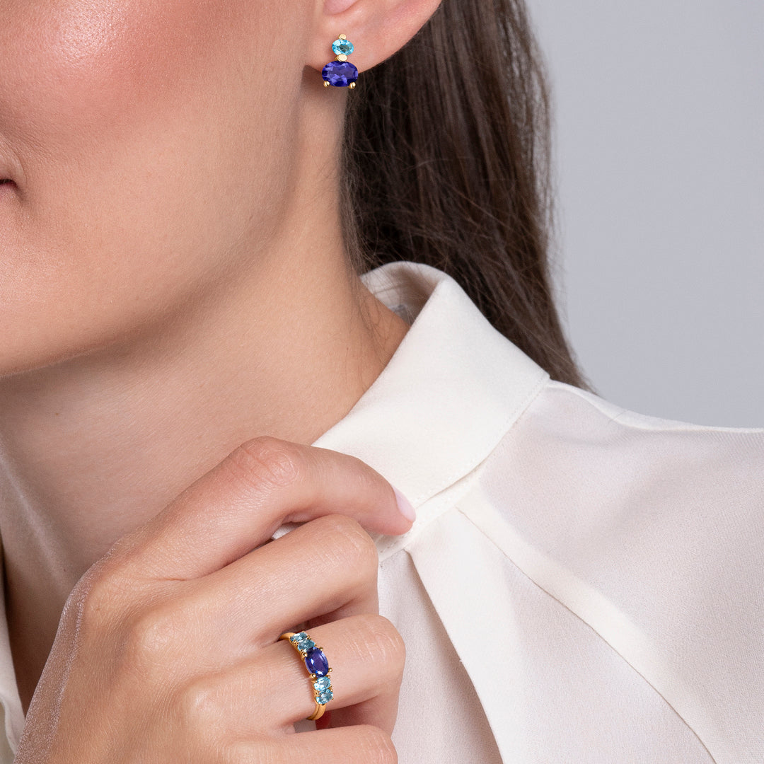 ANILLO AMARILLO 18K IOLITA Y TOPACIOS AZULES